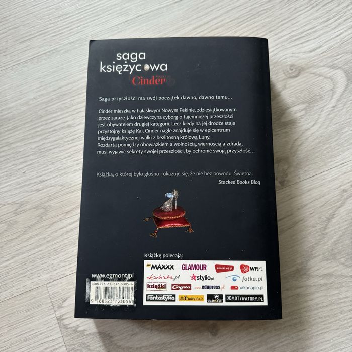 Książka fantastyka Saga księżycowa Cinder Marissa Meyer