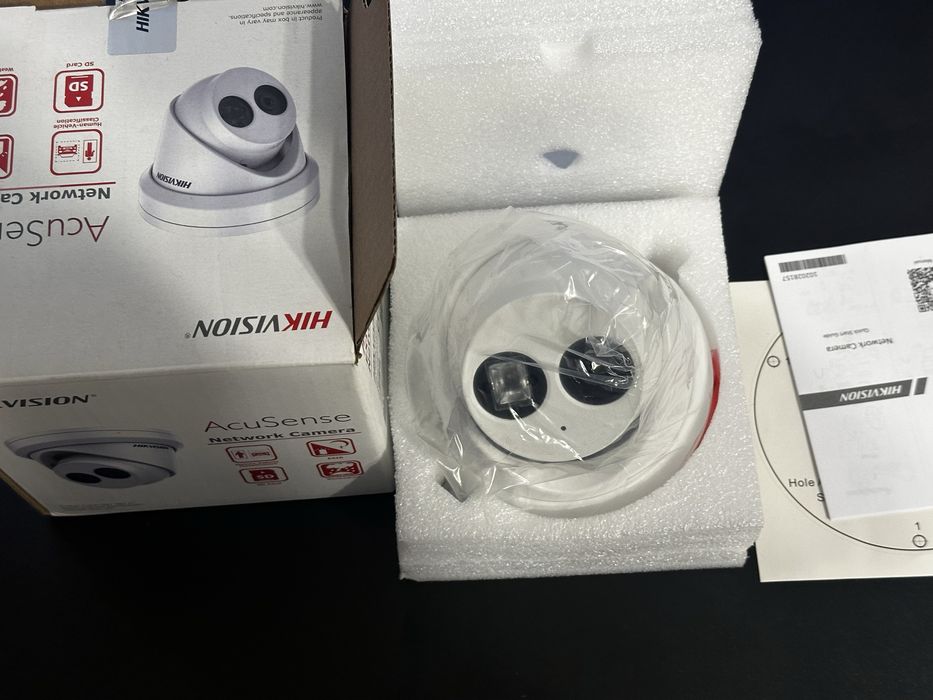 4МП AcuSense IP камера Hikvision DS-2CD2343G2-IU з мікрофоном (2.8 мм) біла