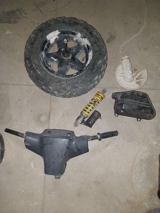 Vendo peças bws ng como, duas jantes com pneus, amortecedor, caixa de filtro de ar, guiador original e capacete da Fox V1