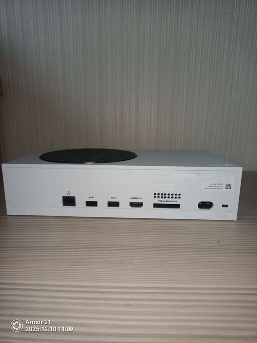 Продається ігрова консоль XBOX Series S