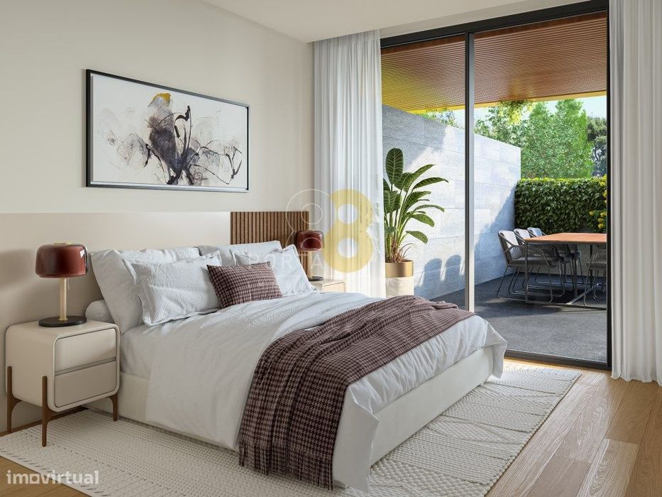 Apartamento T2, com varanda, lugar de garagem e arrumo. Afurada