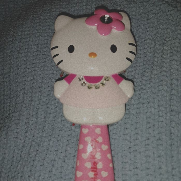 Расчёска Hello Kitty.