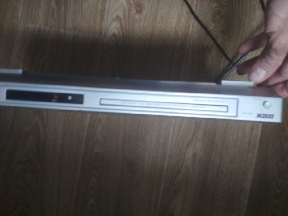 продам смарт телевизор JVC LT-43MU508 и сди BBK с караоке