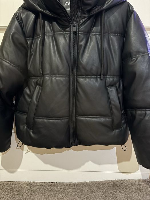 Чорна курточка Zara S