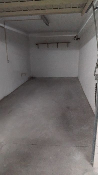 Aluguer de garagem box na Rinchoa
