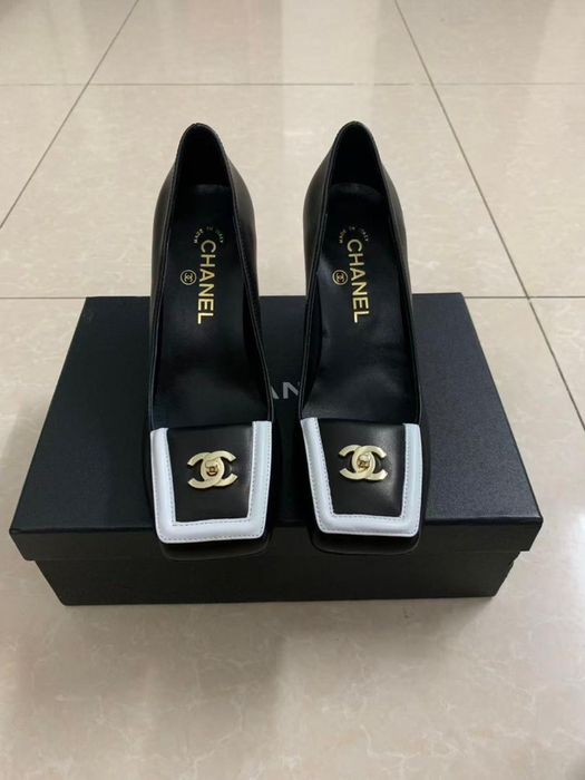 Czółenka Chanel black suede