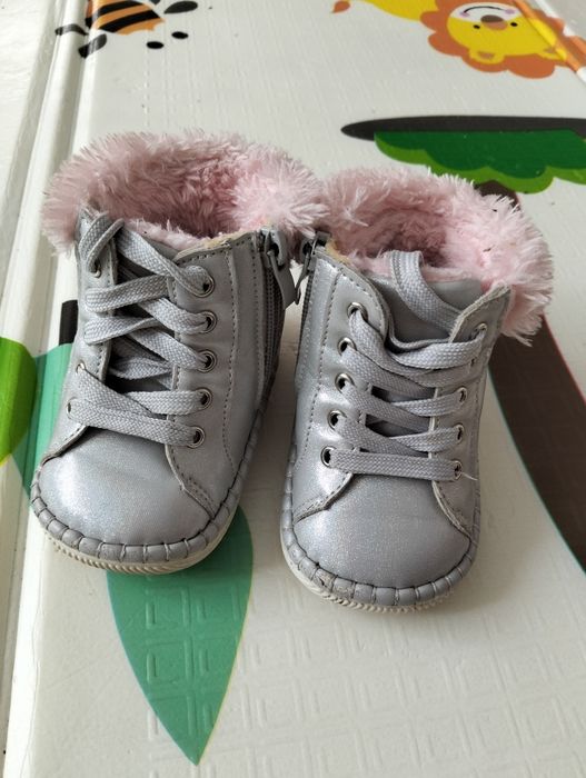 Взуття для дівчинки