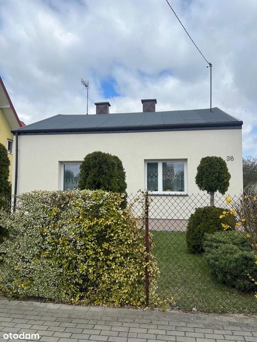 Dom wolnostojący parterowy z piwnicą i strychem, ocieplony .