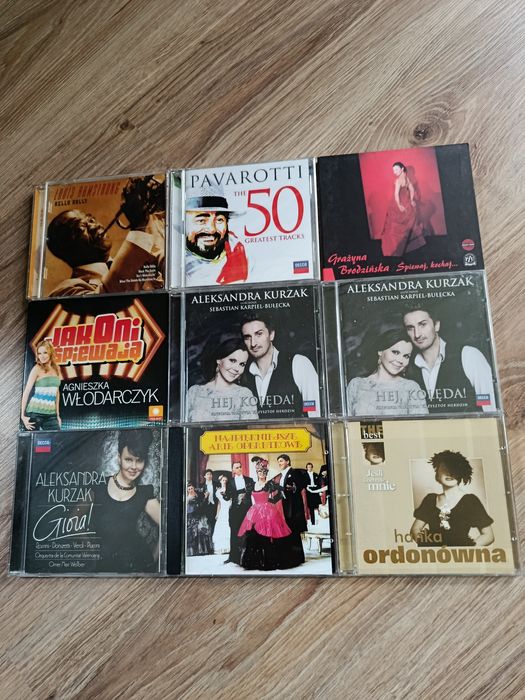 Zestaw płyt CD i filmów DVD
