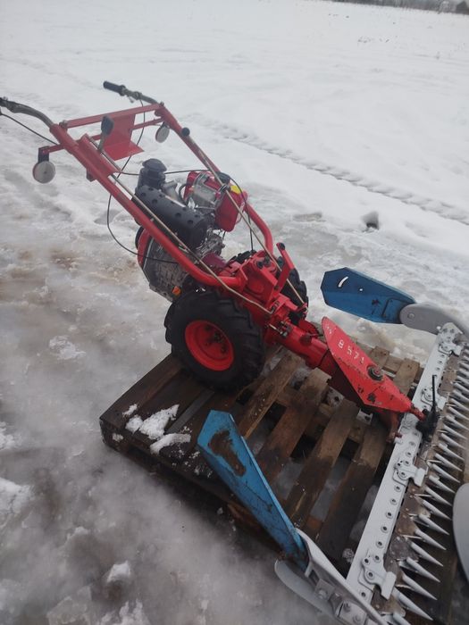 Продам чеську косарку MF70 дизель
