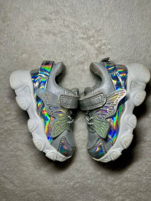 Взуття ( кросівки) для дівчаток