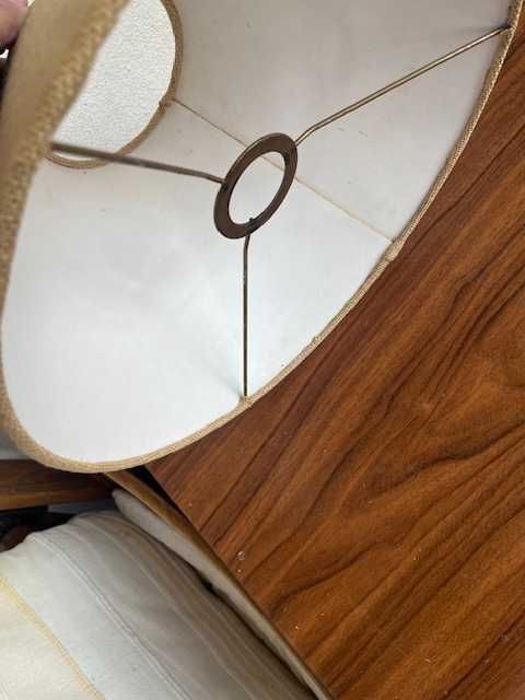 Abajour beje em bom estado