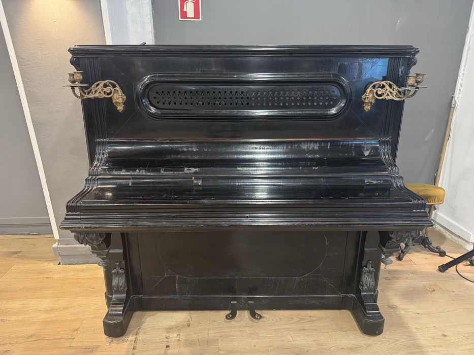 Piano acustico vertical