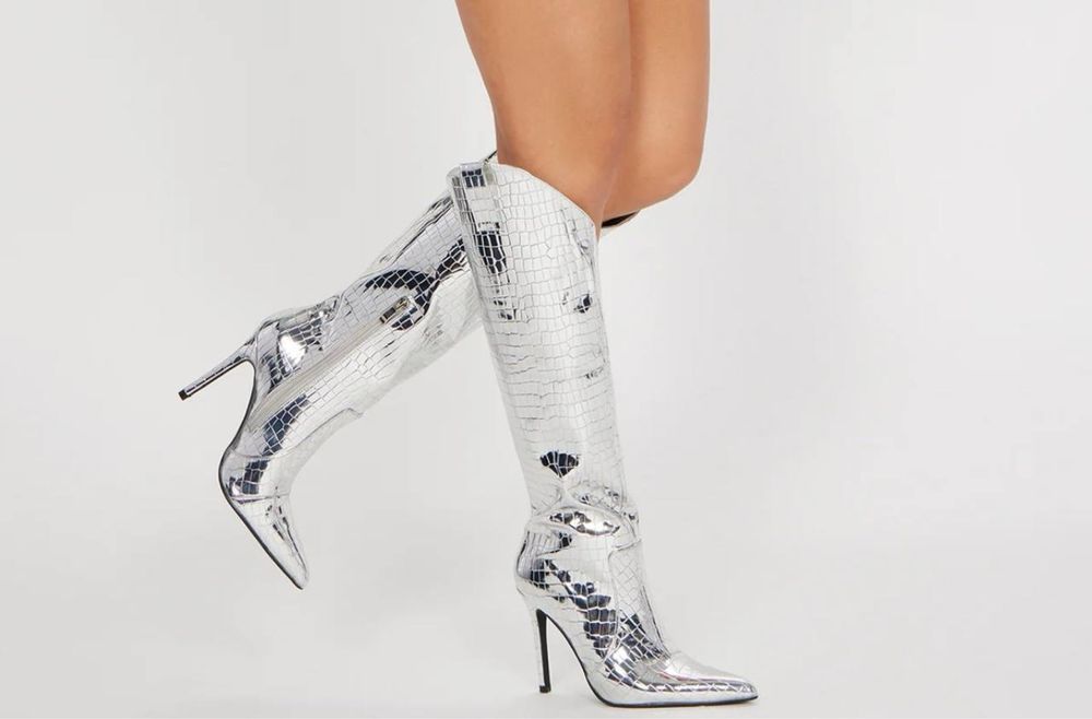 Срібні чоботи в ідеальному стані