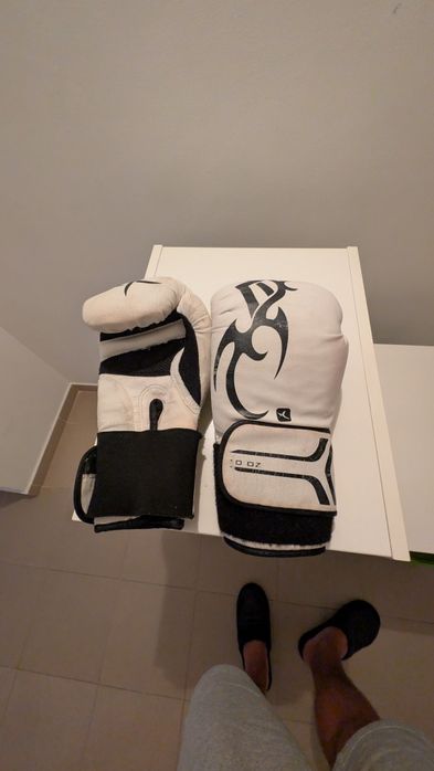 Luvas de boxe brancas