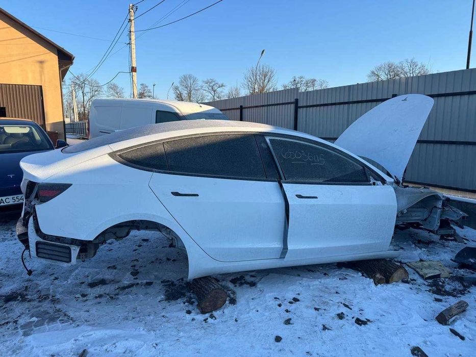 РОЗБІРКА Tesla Model 3 2018 крило бампер двері