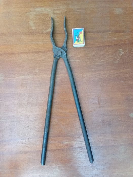 Камінні щипці, захват ливарника.