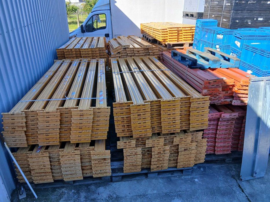 Lote de Estantes Racks industriais.