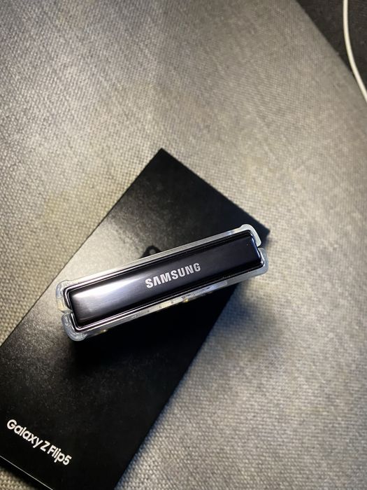 Samsung Galaxy Z Flip5 (NOWY/gwarancja 1.12.2025/bez blokady simlock)