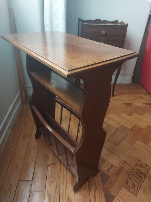 Mesa de apoio para revistas