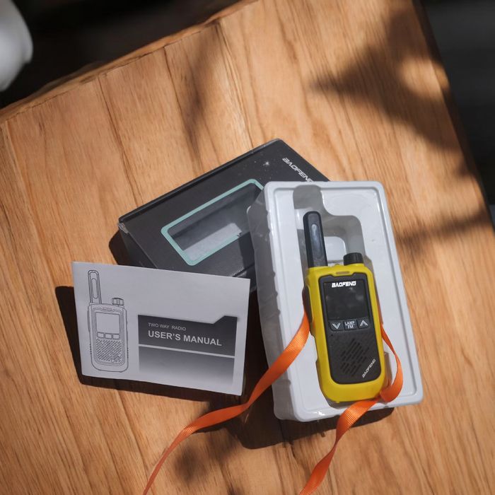 Рація Baofeng BF-T17 (Yellow) – компактна, з ліхтариком та FM-радіо