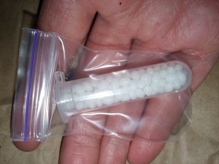 Гранули для тимчасового ремонту зубів, маскування відсутності зуба.