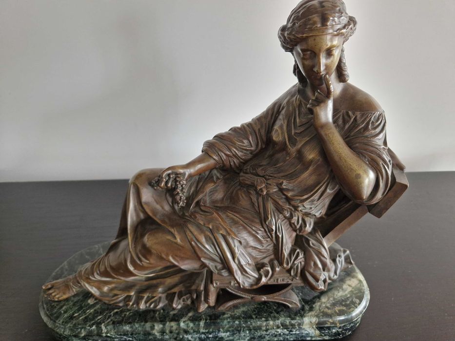 Escultura de bronze sobre base de mármore