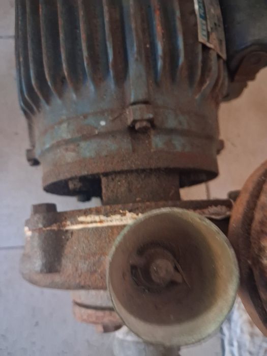 Motor de posso a trabalhar