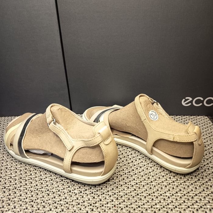 Жіночі вишукані шкіряні босоніжки Ecco Simpil Sandal