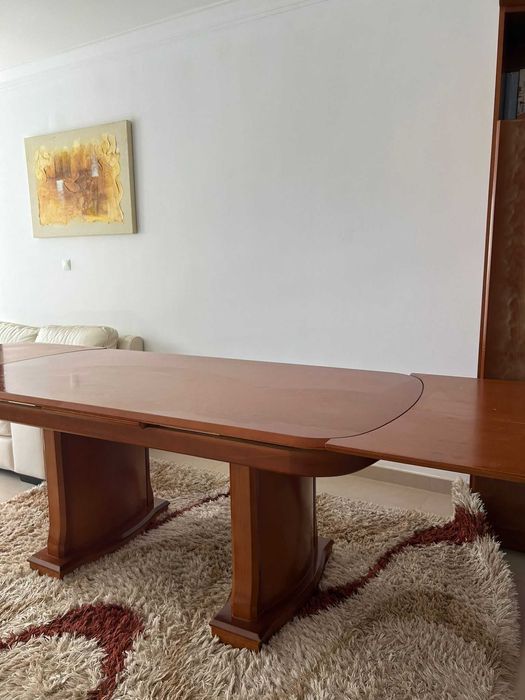 Conjunto de Sala em Madeira de Cerejeira: Mesa Extensível (3m) + Armário Modular com Luz