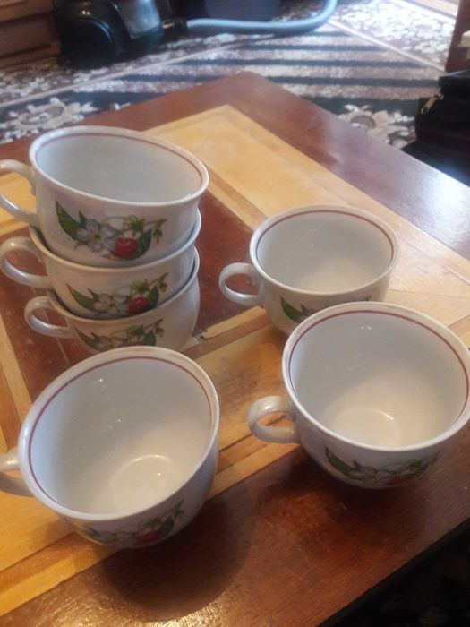 Чашечки с блюдцем