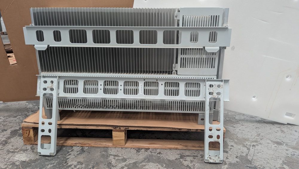 Inversor solar Huawei modelo SUN 2000-36KTL  com suporte de parede - 2 unidades