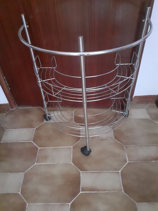Carrinho para encaixar lavatório
