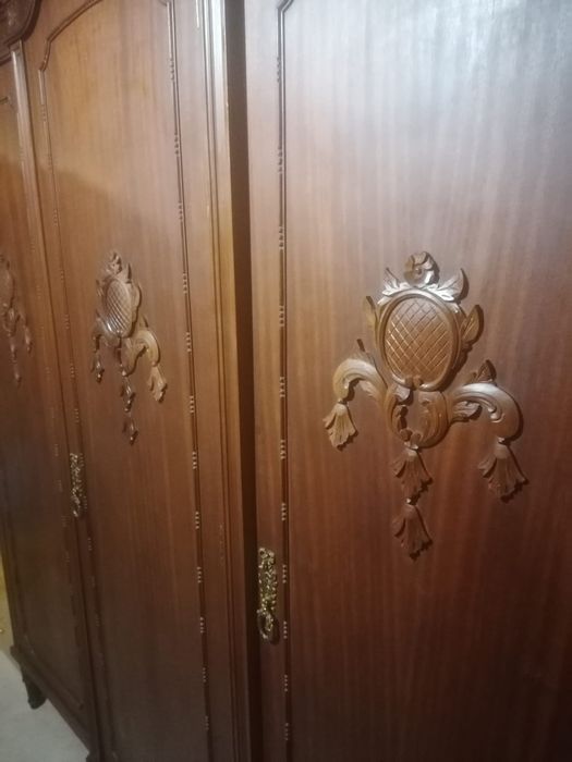 Roupeiro antigo três portas