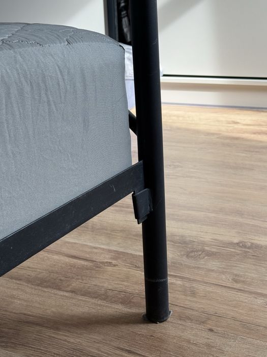 Łóżko 160x200 cm z materacem