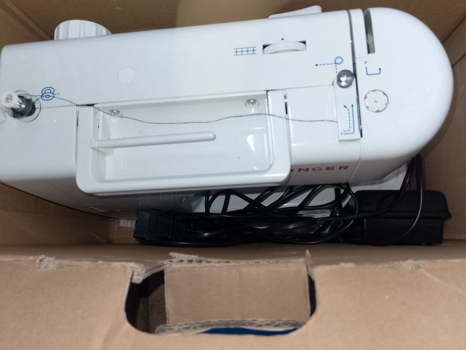 Швейна машина електромеханічна Singer 8280 Білий 70 Вт на 7 програм