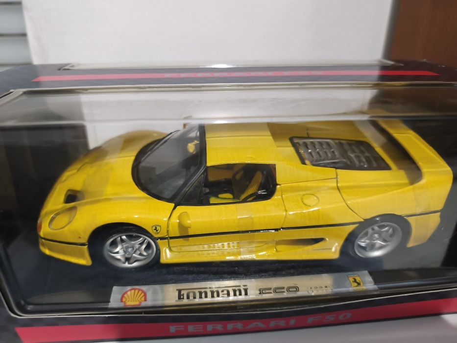 Miniaturas de 7 carros de vários tamanhos e preços