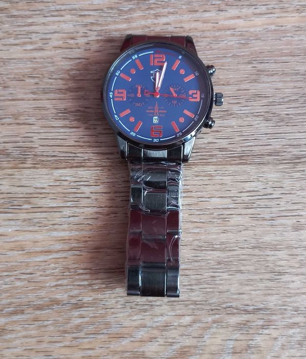 кварцовий наручний годинник