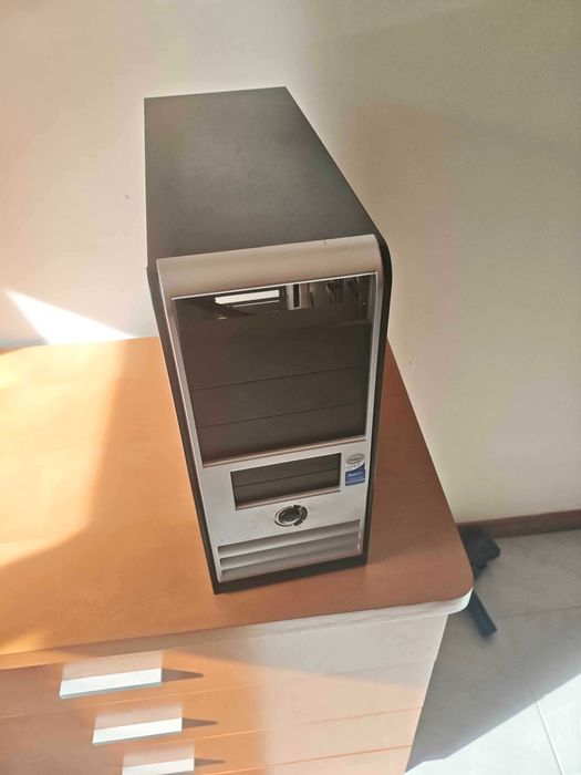 Caixa HP Preta de Computador Fixo Micro-ATX