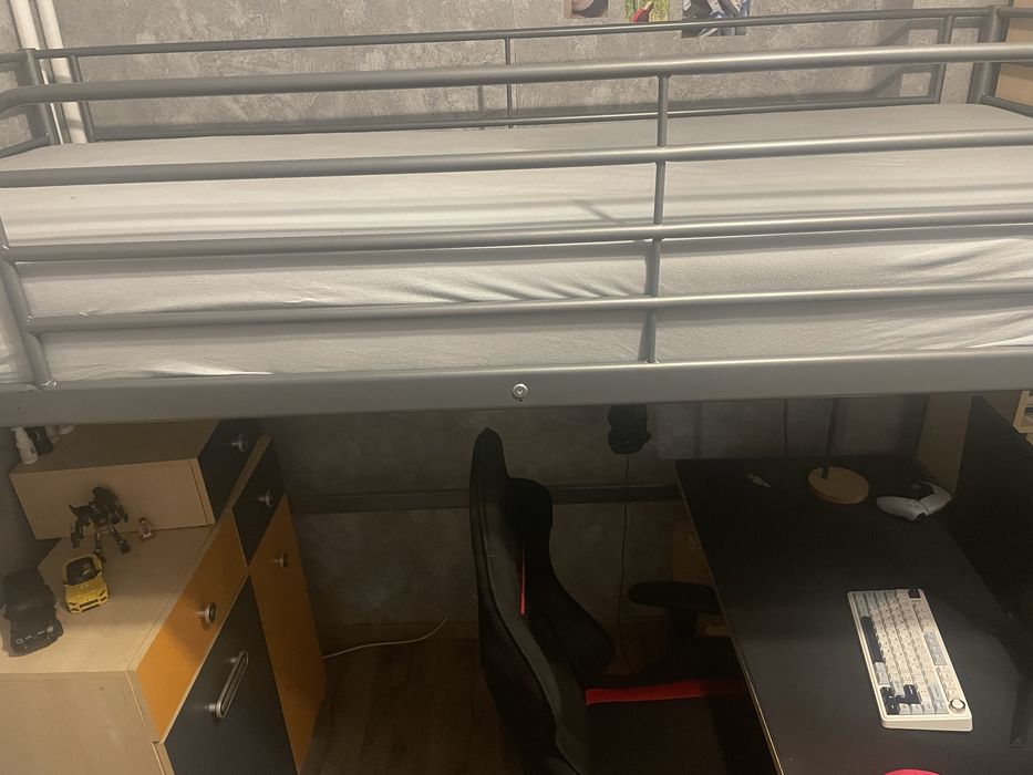 Łóżko na antresoli Ikea