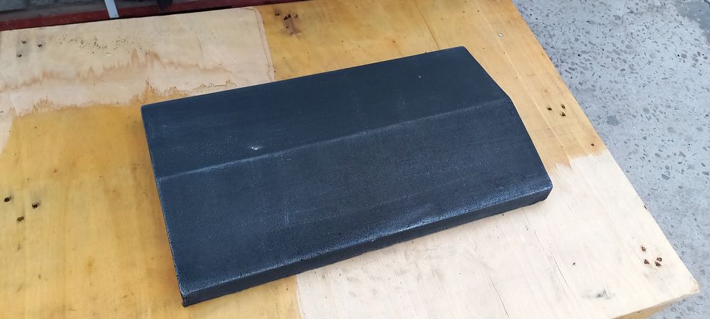 Дашки на паркан, накриття на стовбець, парапети власне виробництво.