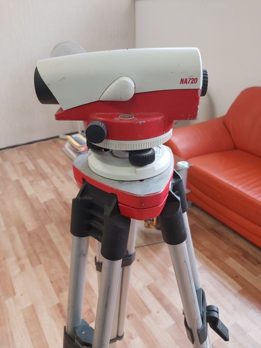 Niwelator Optyczny LEICA N720+Statyw