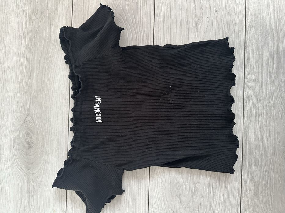 Top z odkrytymj ramionami