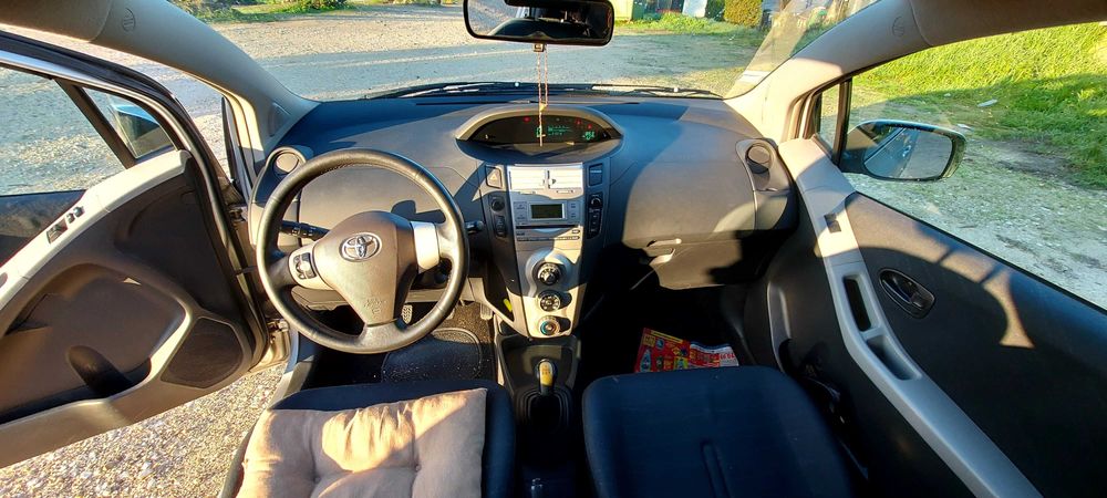 Toyota Yaris 1.0 a gasolina de 2006