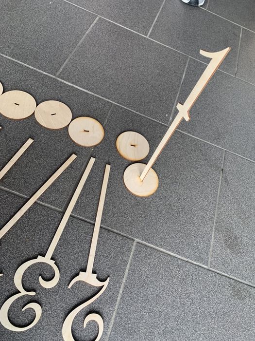 Drewniane numerki na stoliki