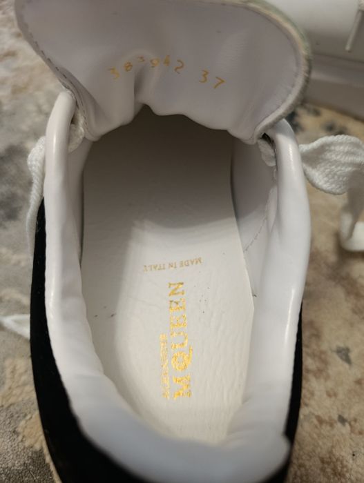 Жіночі кросівки alexander mcqueen white black білого з чорним кольорів