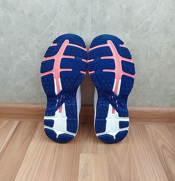 ASICS - ігрові жін. кросівки р.40, люкс