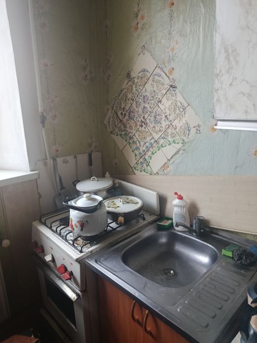 Здається кімната в центрі міста