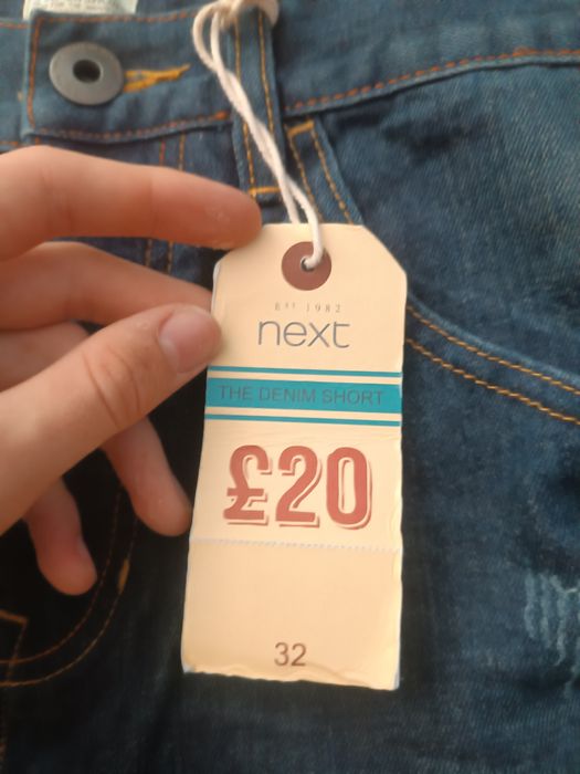 Нові джинсові шорти next