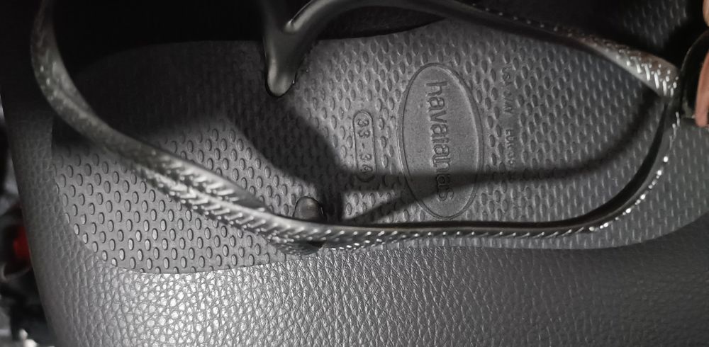 Havaianas pretas tamanho 33/34